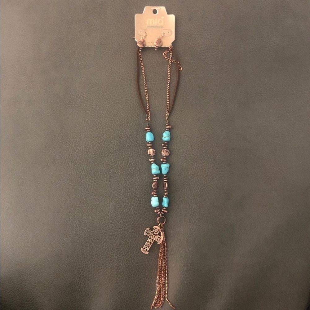 Mia necklace earring set